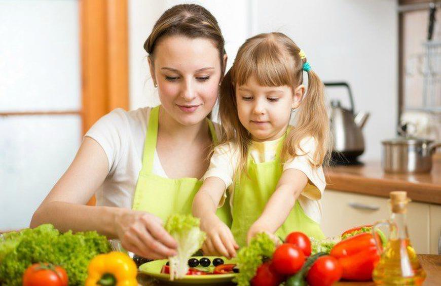 cookingwithkidseathealthier-shutterstock-promo